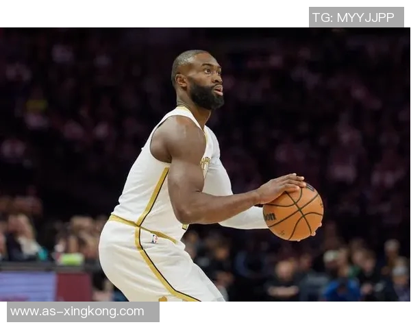 杰伦布朗半场高效得分27分继续展现超巨风采