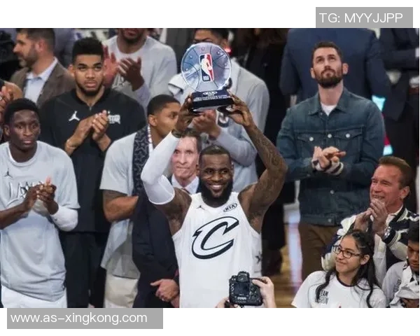 维金斯盛赞狄龙表现出色展现个人风格全方位得分能力令人印象深刻 维金斯盛赞狄龙表现出色展现个人风格全方位得分能力令人印象深刻